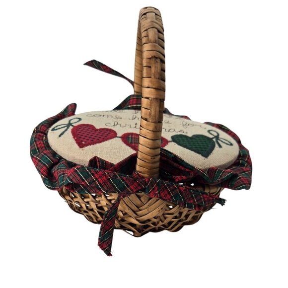 VTG Christmas Handwoven Hand Embroidered Wicker Basket Lidded Hearts*Read - Picture 2 of 12